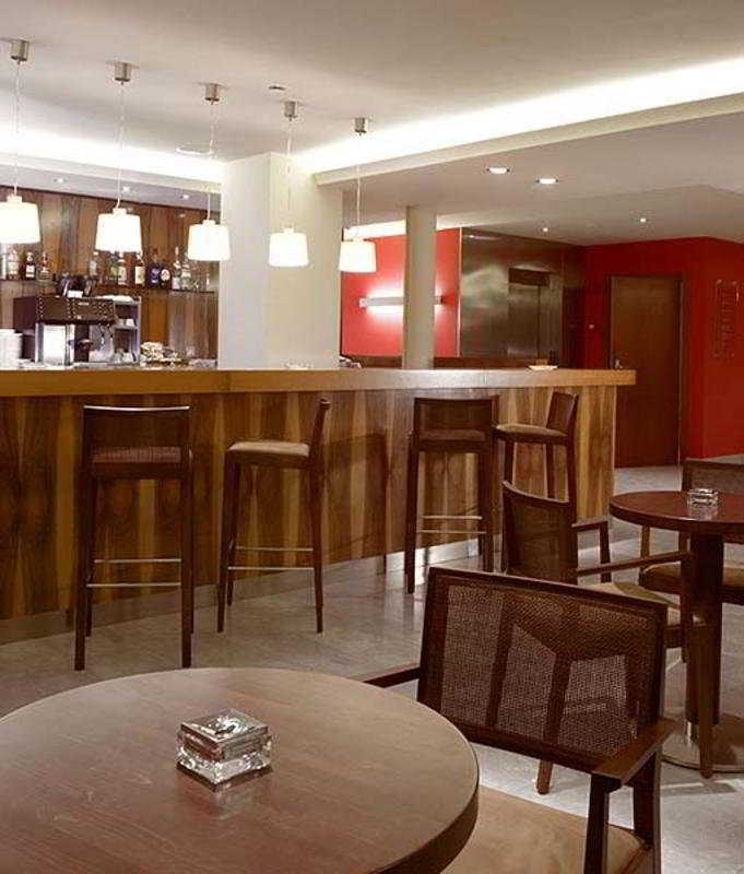 Hotel Mu La Cortinada Ресторант снимка