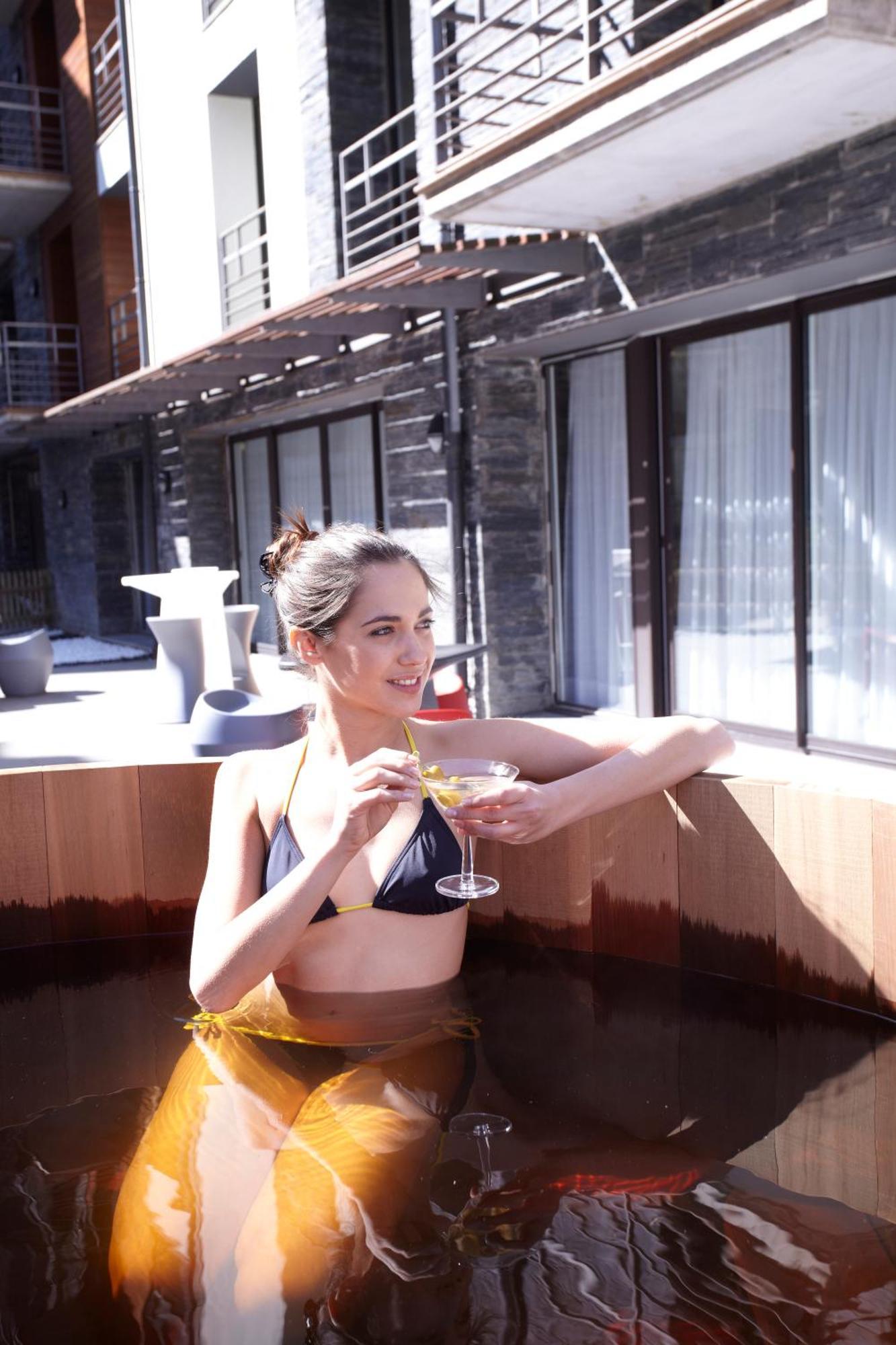 Hotel Mu La Cortinada Екстериор снимка