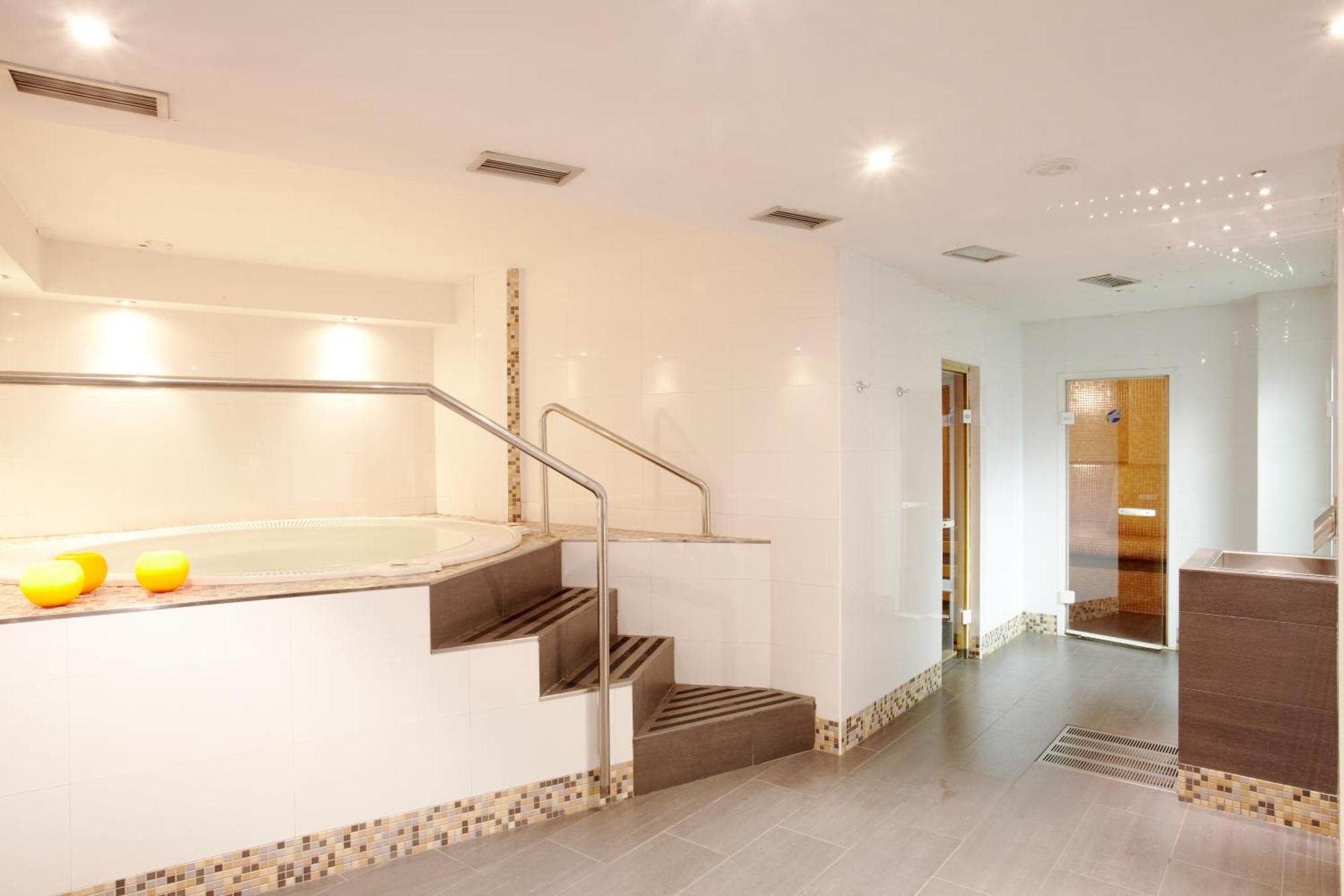 Hotel Mu La Cortinada Екстериор снимка