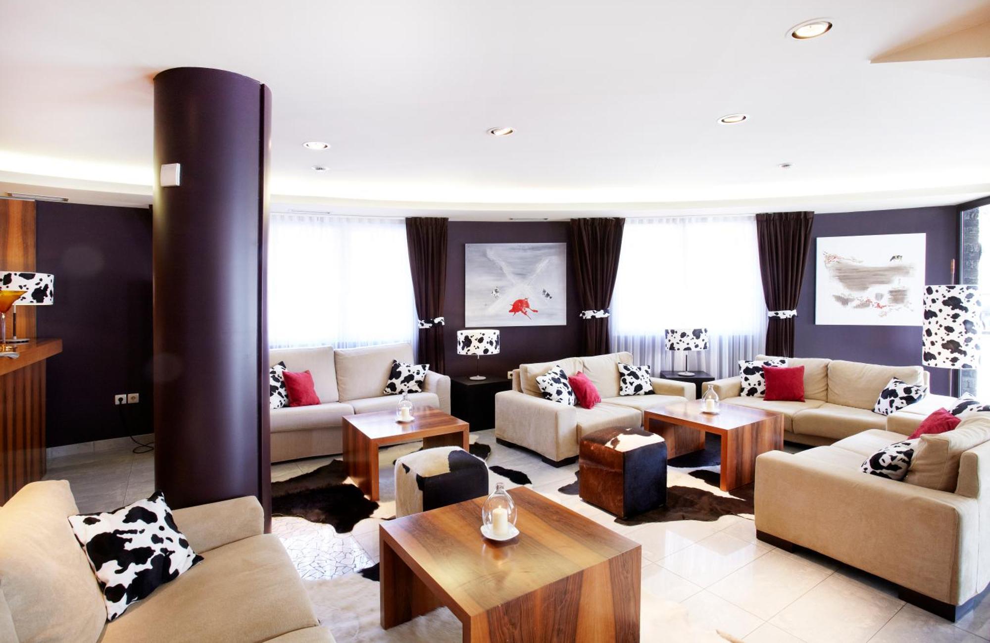 Hotel Mu La Cortinada Интериор снимка