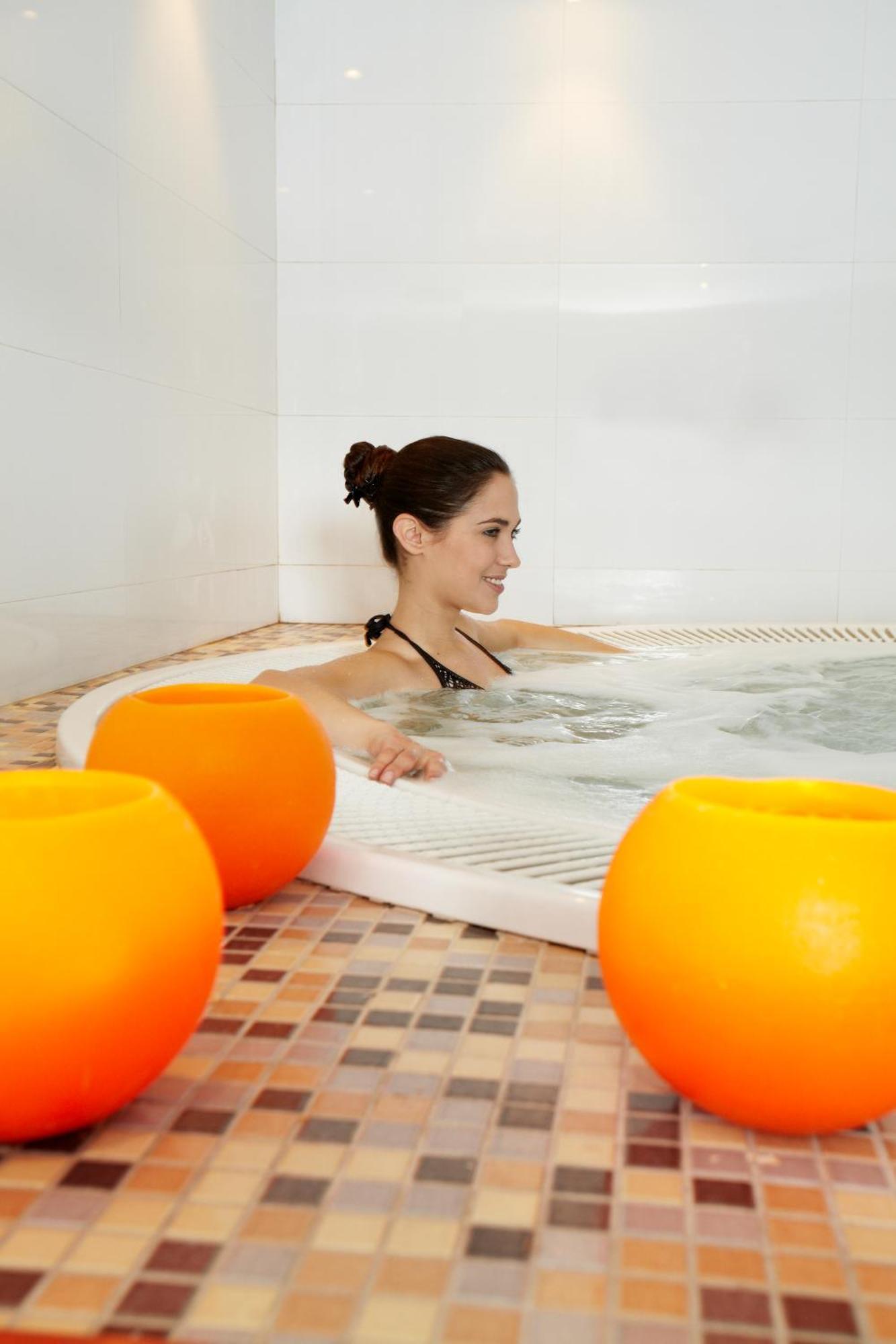 Hotel Mu La Cortinada Екстериор снимка
