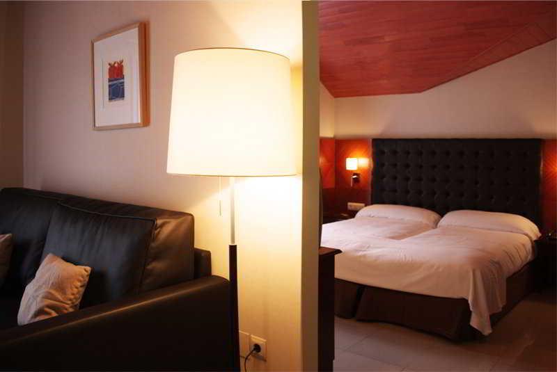 Hotel Mu La Cortinada Екстериор снимка