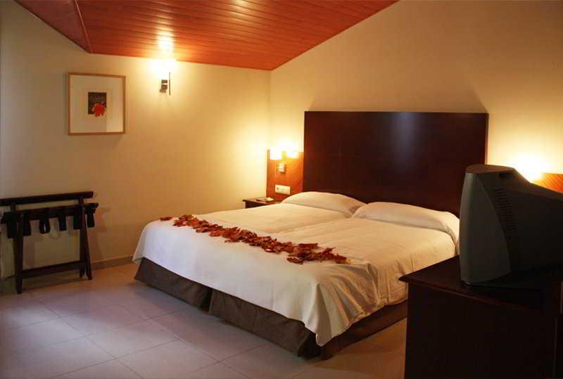Hotel Mu La Cortinada Екстериор снимка