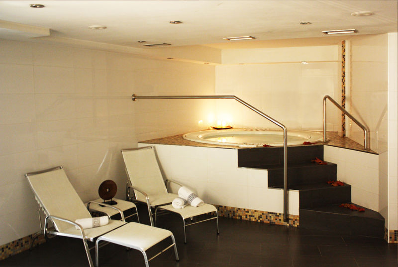 Hotel Mu La Cortinada Екстериор снимка