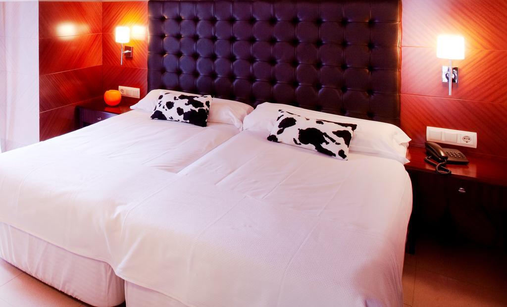 Hotel Mu La Cortinada Екстериор снимка