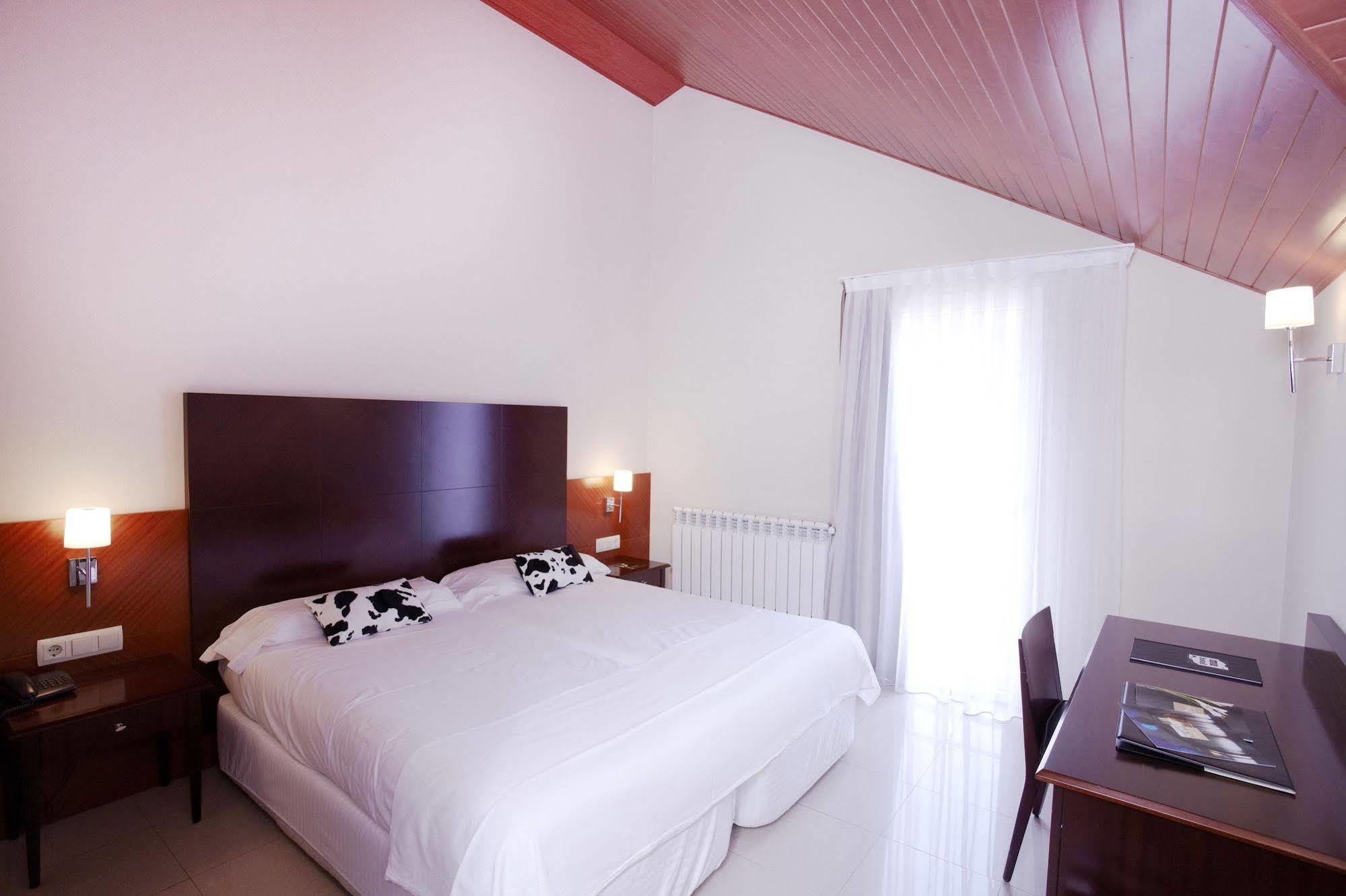 Hotel Mu La Cortinada Стая снимка