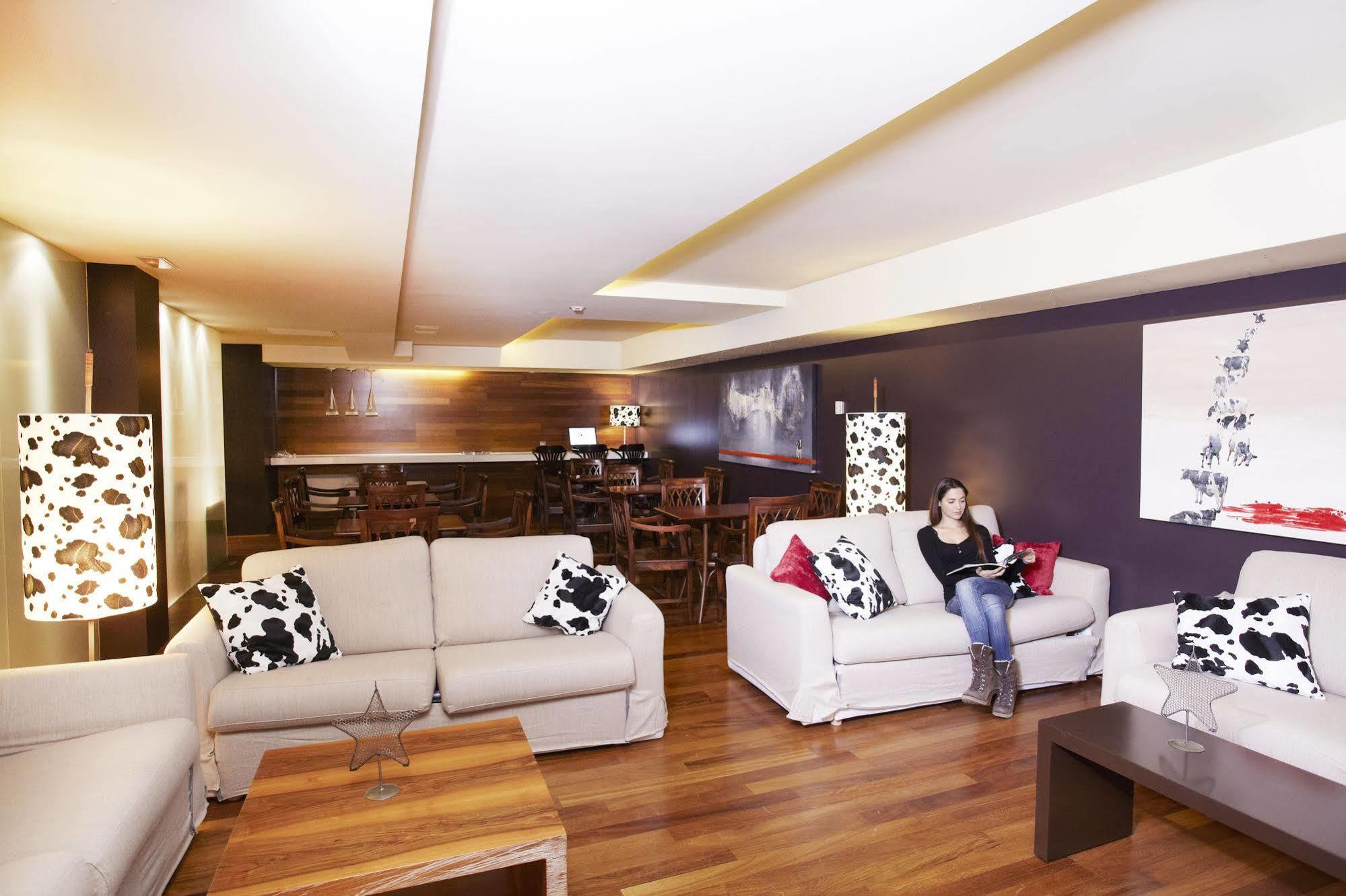 Hotel Mu La Cortinada Екстериор снимка