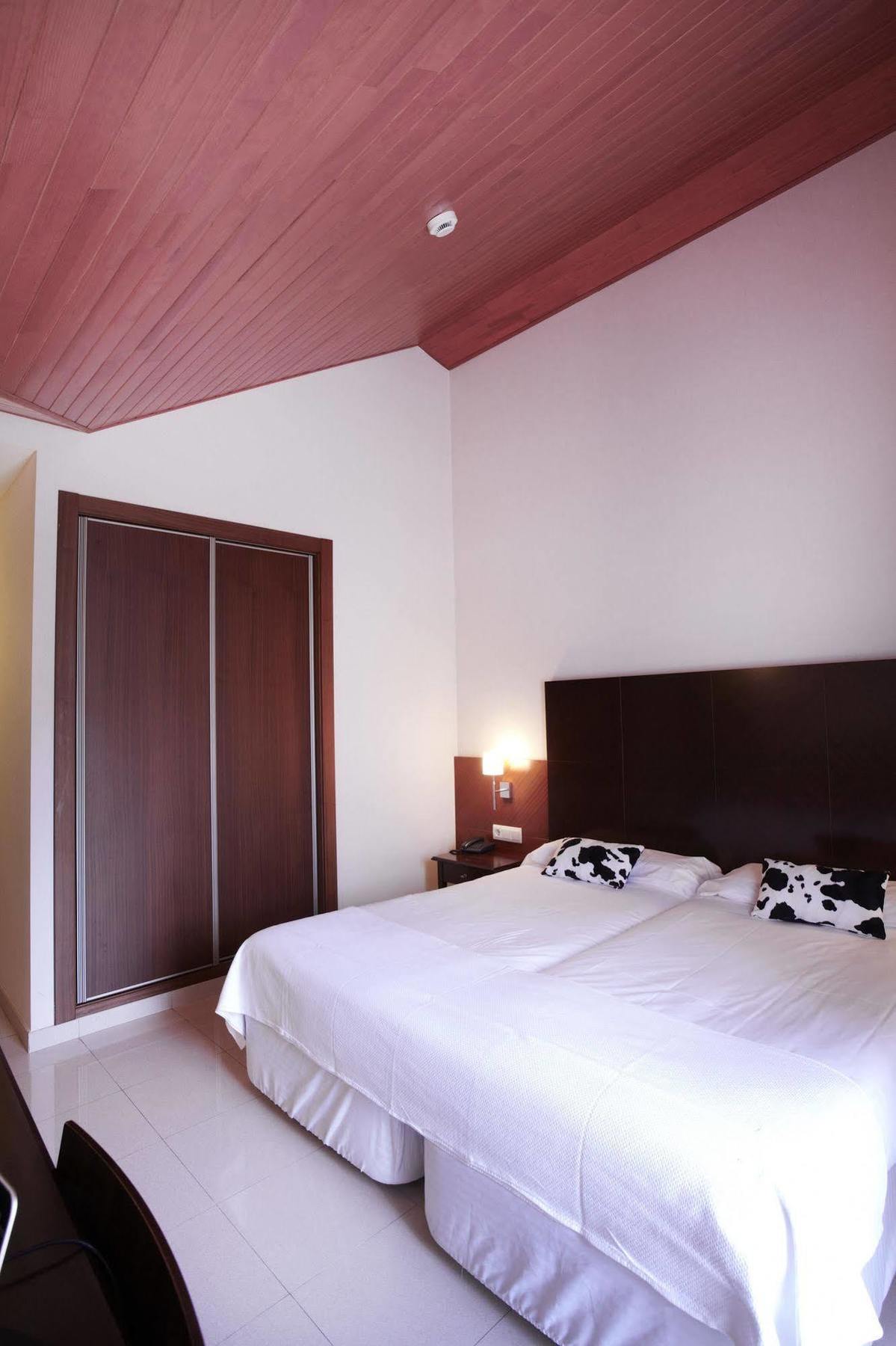 Hotel Mu La Cortinada Екстериор снимка