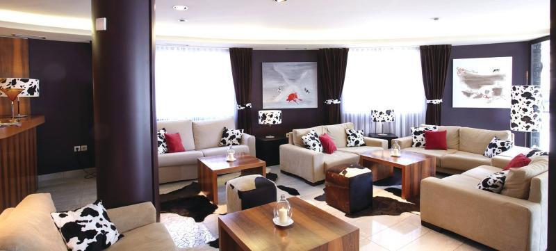Hotel Mu La Cortinada Екстериор снимка